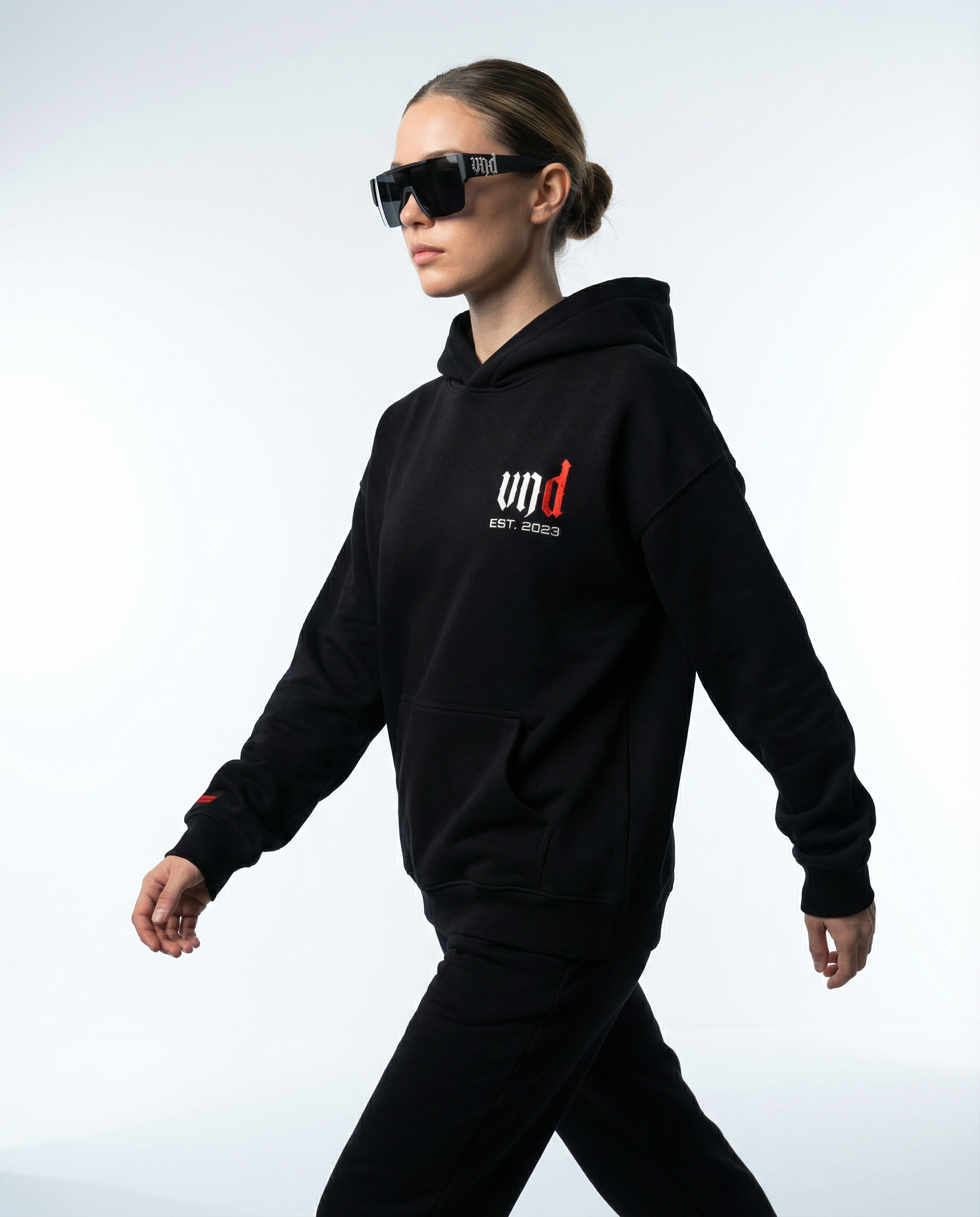 Die Aura, die du trägst – und wie der VND Hoodie sie verstärkt